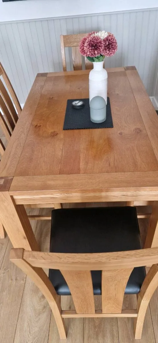 Table and chairs - Image 3