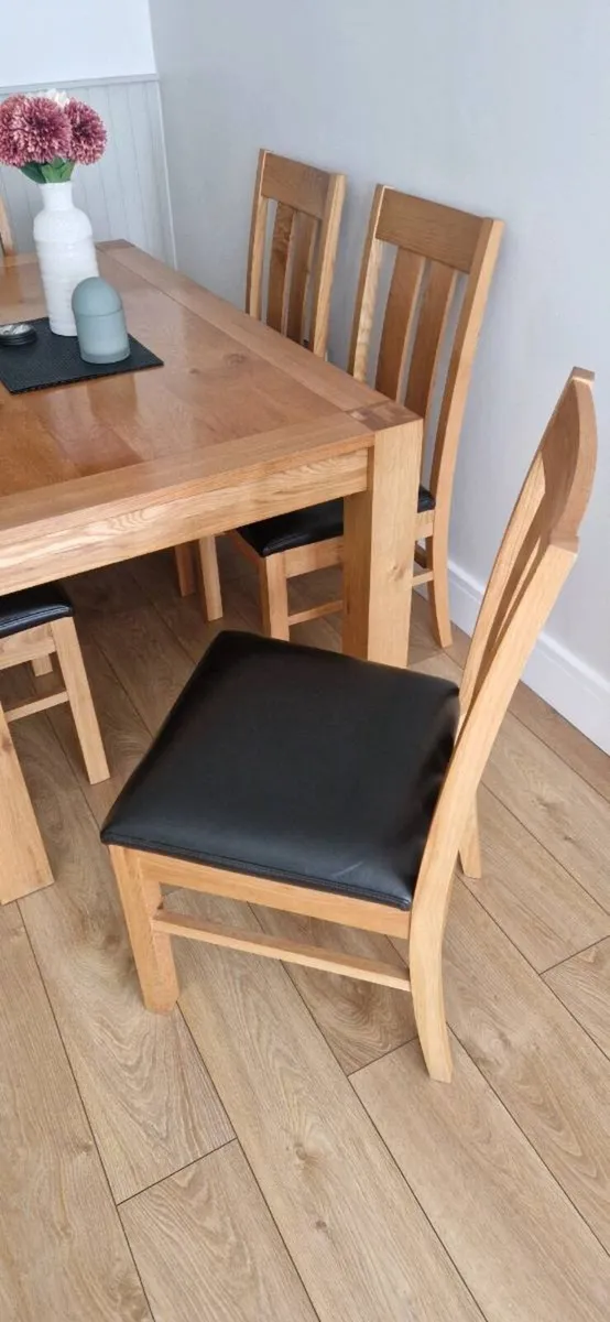 Table and chairs - Image 4