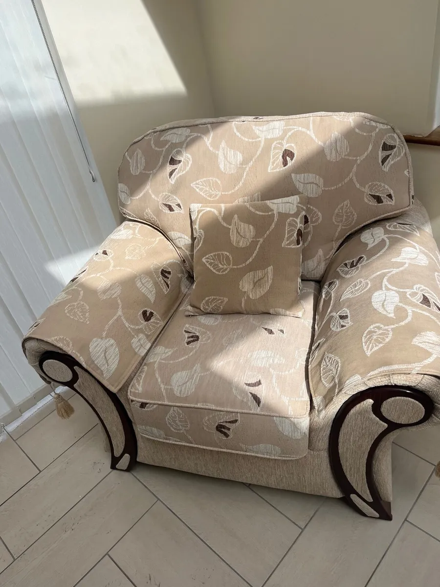 Suite of furniture - Image 2