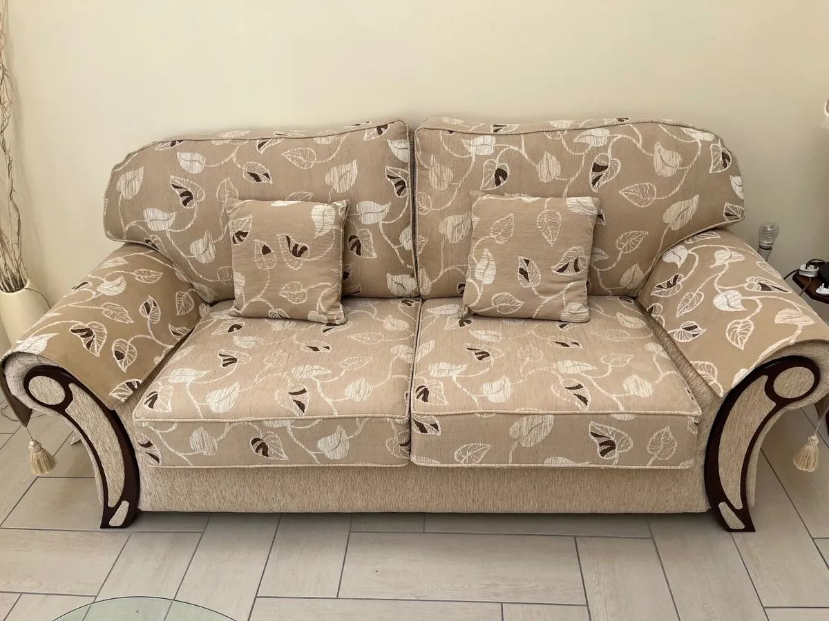 Suite of furniture - Image 1