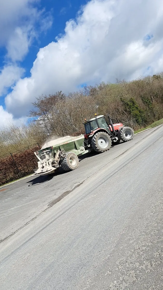 Lime spreading - Image 2