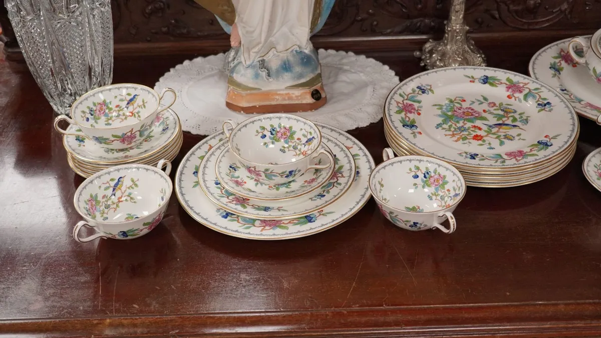 Aynsley 34-Piece Fine Bone China Dinner Set for 6 - Image 3