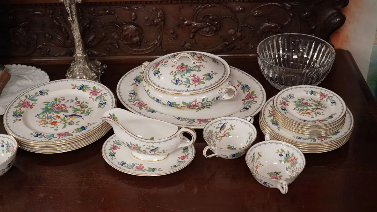 Aynsley 34-Piece Fine Bone China Dinner Set for 6 - Image 2