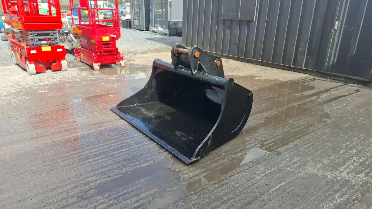 1500mm Cleanup Bucket – 65mm Pins - Image 3