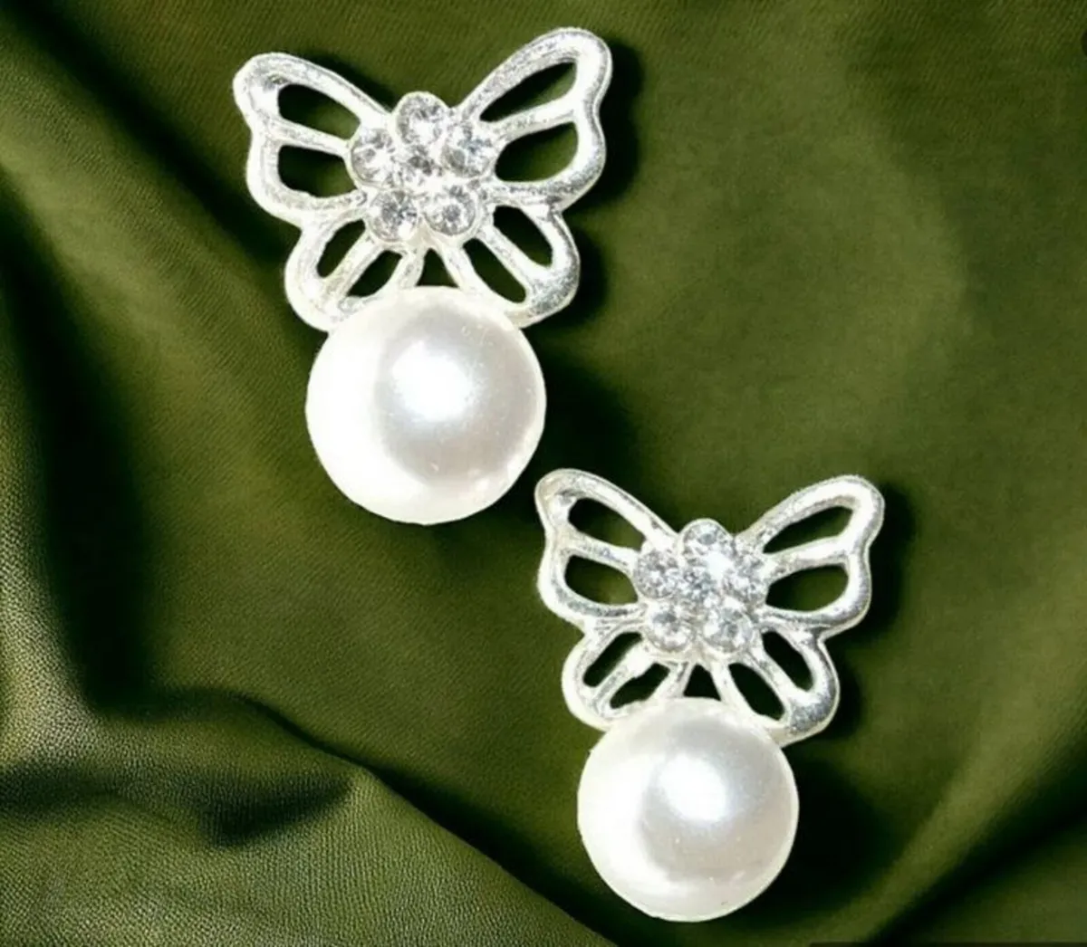 Vintage Unworn Pearl/Silver/Gem Earrings - Image 2