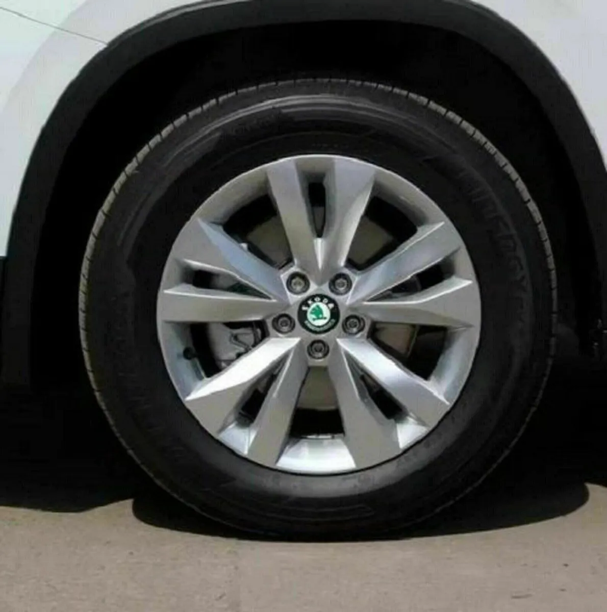 4 x Skoda Centre Caps - FREE POST - Image 1