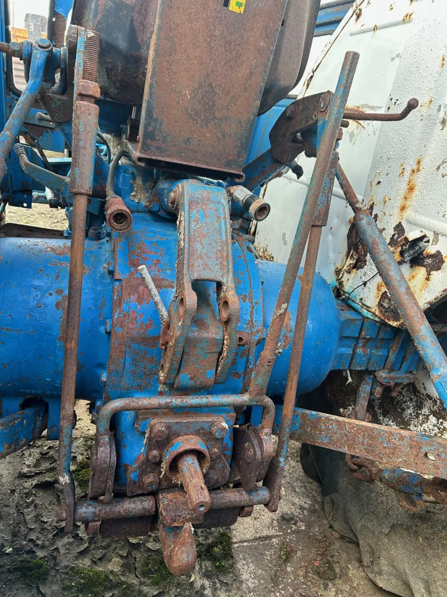 Dromone Hitch For A Ford 4000 or 4600 - Image 1