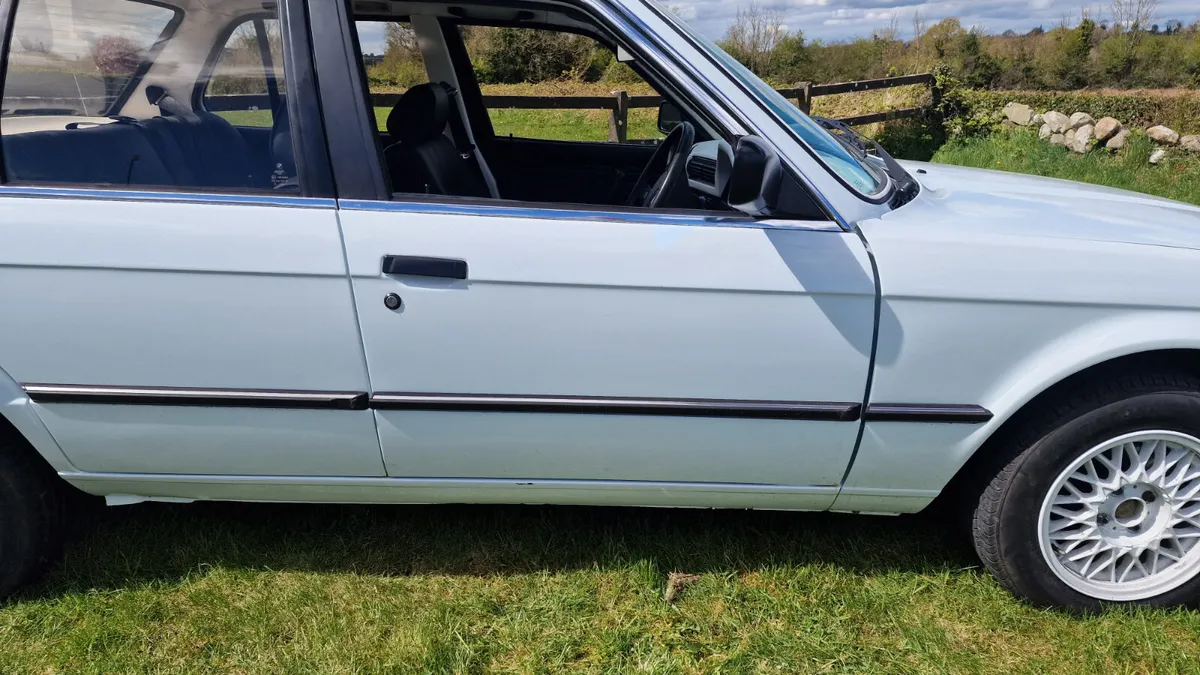 BMW 3-Series 1984 318i - Image 3