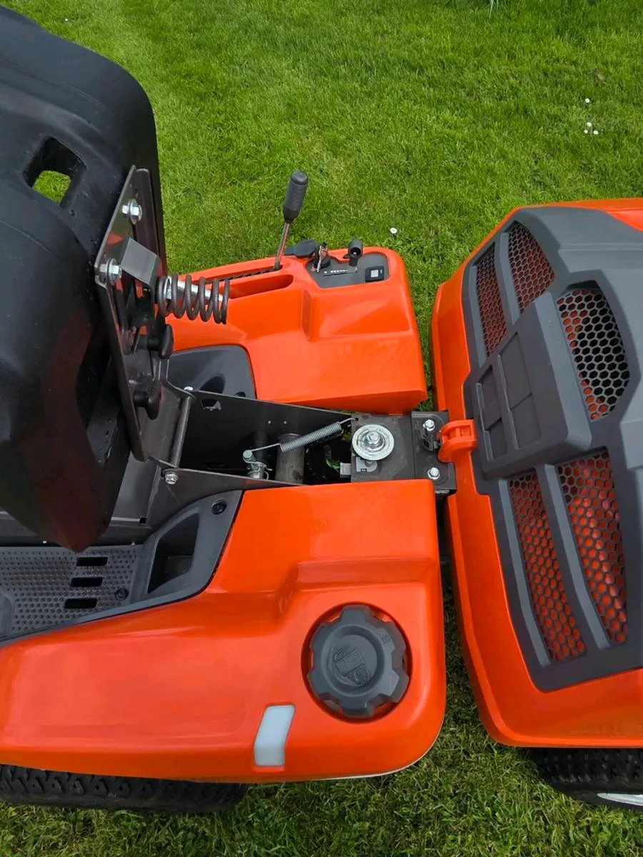 Husqvarna t214 tc lawnmower - Image 3