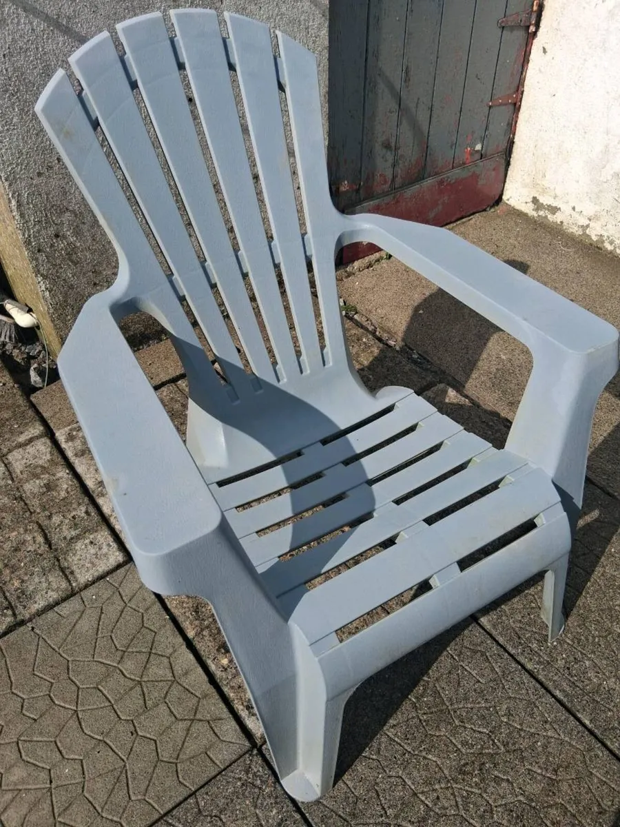 2 graden chairs - Image 1