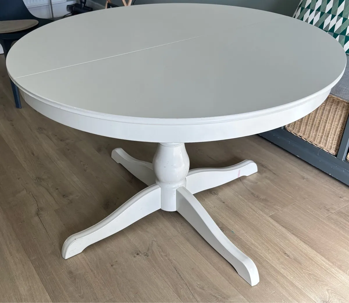 Stylish Extendable Round Dining Table - Image 1