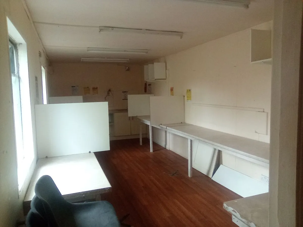 Canteen container unit 40ft x 10ft - Image 3