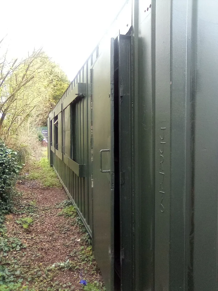 Canteen container unit 40ft x 10ft - Image 1