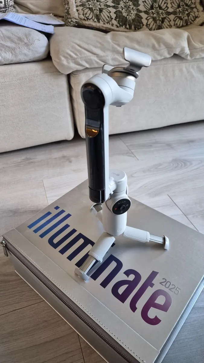 Insta 360 Flow Pro Gimble - Image 1