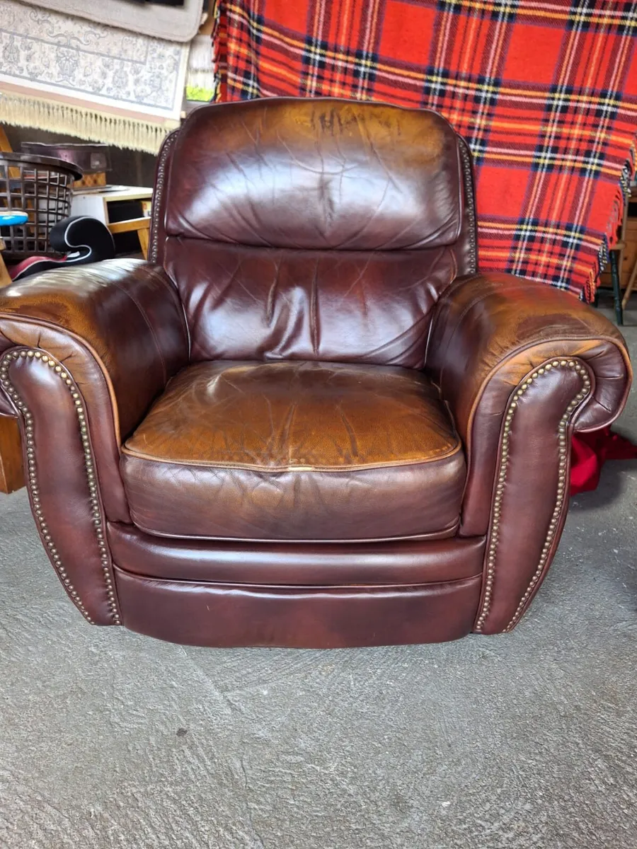 Leather 2 Seater Sofa + Armchair – Meubles – Chest - Image 3