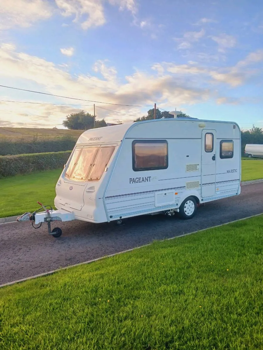 2 berth caravan - Image 1