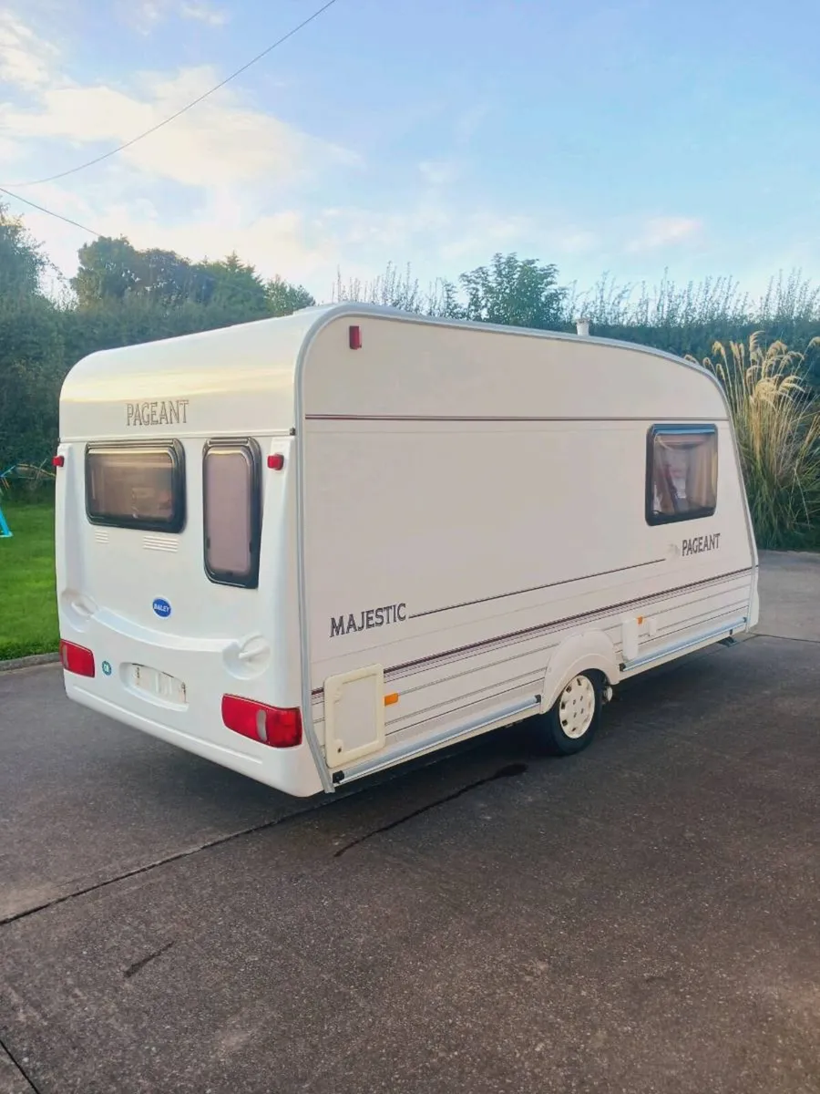 2 berth caravan - Image 3