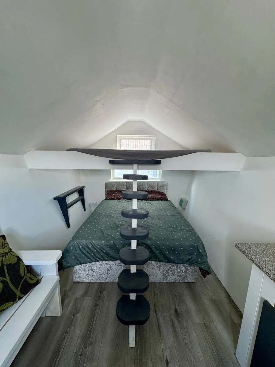 Glamping Pod on Wheels - Image 3