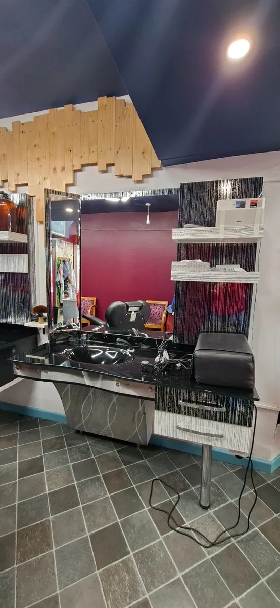 Barbers units. - Image 4