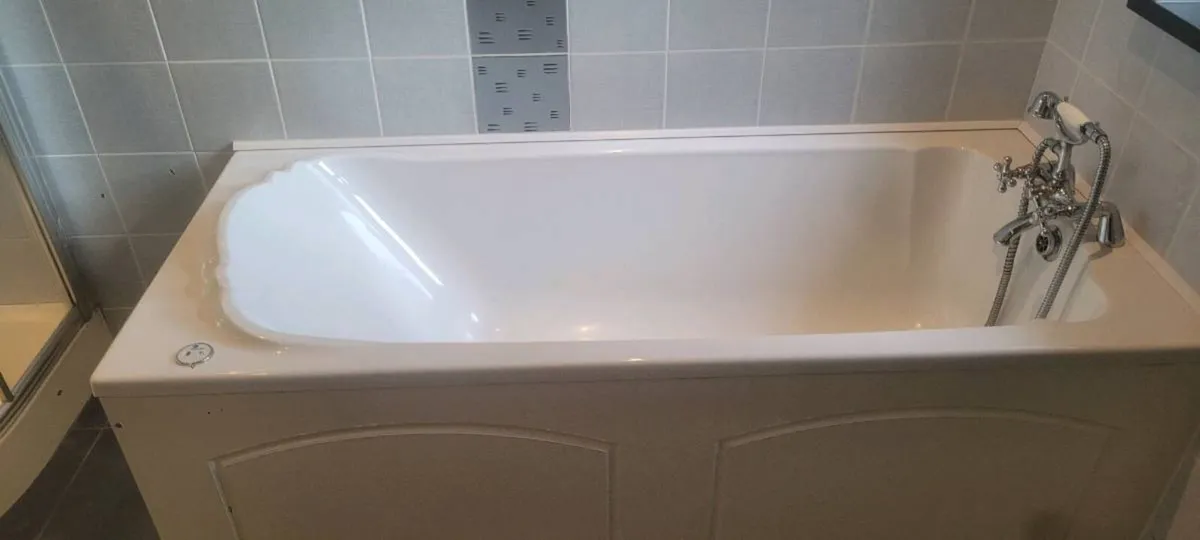 Jacuzzi bath - Image 1