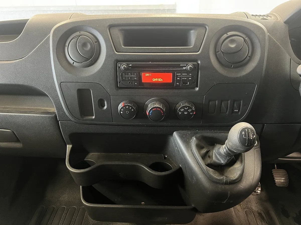 2018 Vauxhall Movano Luton Box Van - Image 4