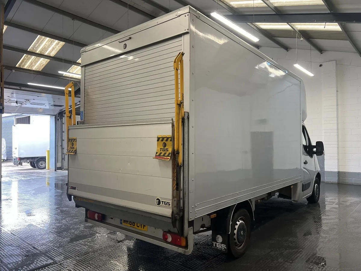 2018 Vauxhall Movano Luton Box Van - Image 3