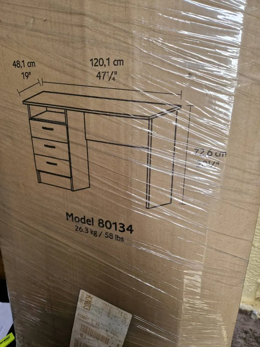 Office chair and desk - Image 2