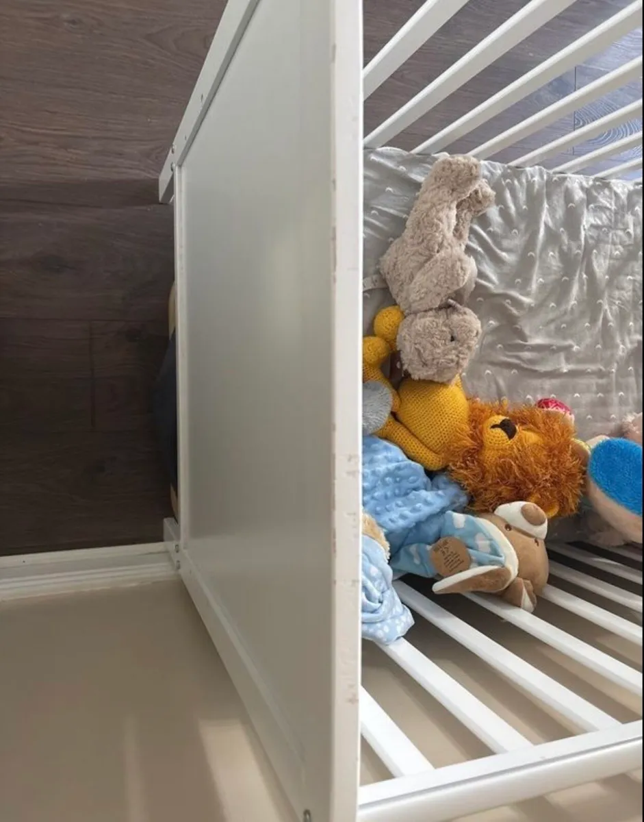 Baby elegance cot - Image 2