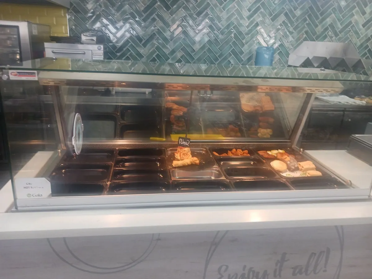 HotDeli counter - Image 4