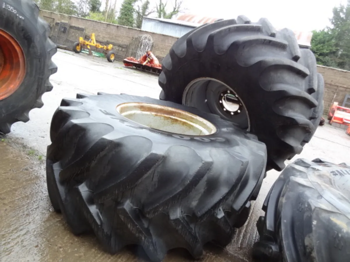 Pair Goodyear 800/65R32 8 Stud Wheels - Image 4