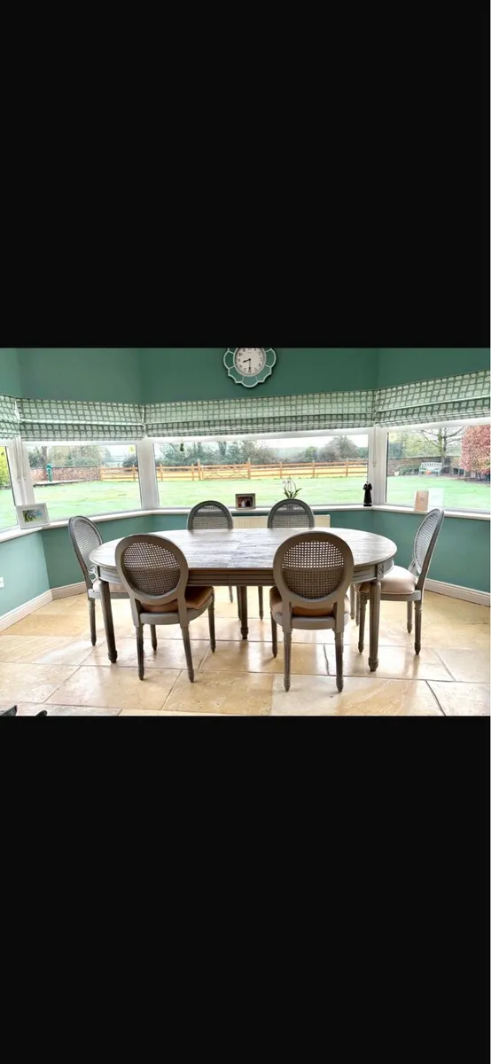 Elegant dining and chairs - Image 1