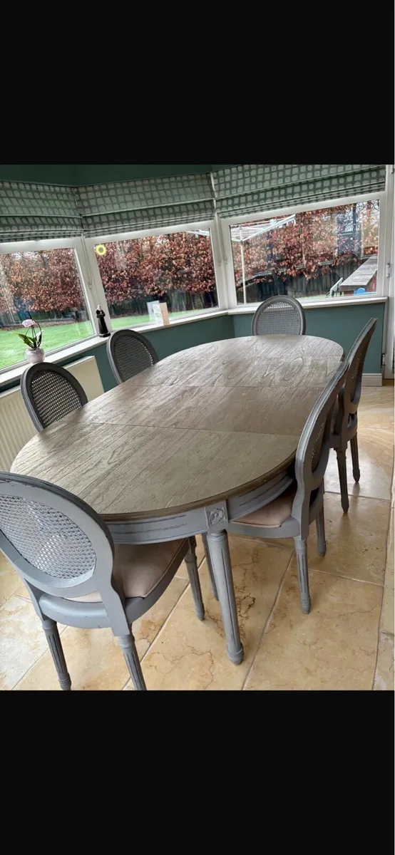 Elegant dining and chairs - Image 2