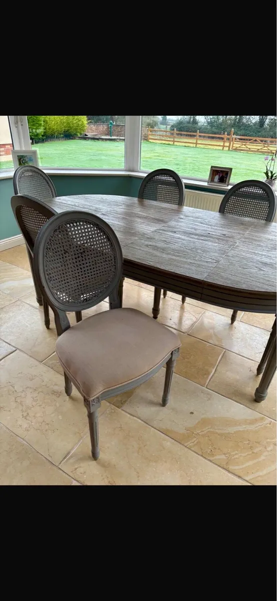 Elegant dining and chairs - Image 3