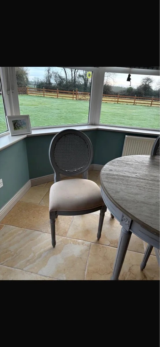 Elegant dining and chairs - Image 4