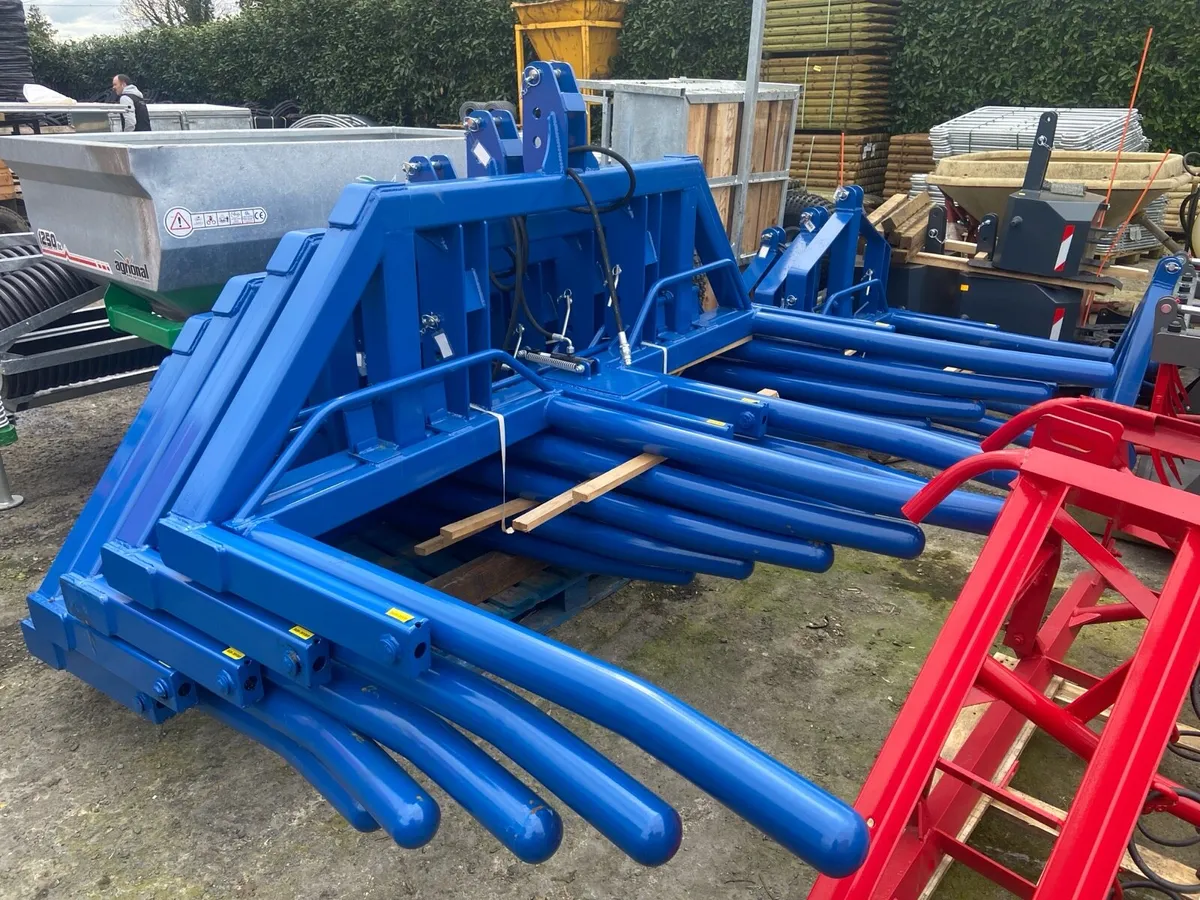 Dowd double and single bale lifters - Image 1