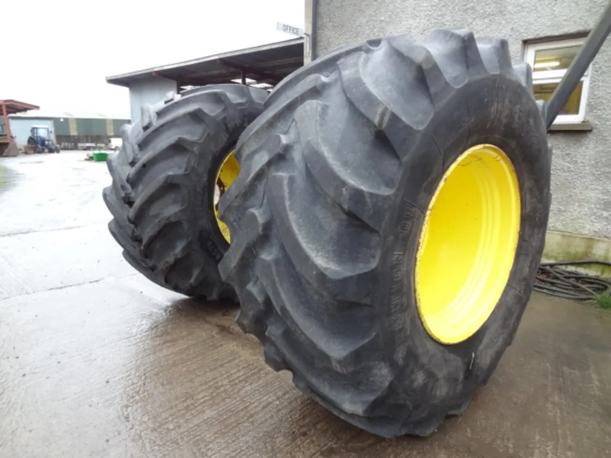 Pair 800 Wheels 800/65r32 - Image 3