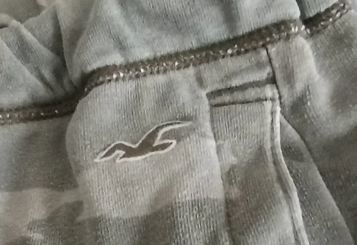 Hollister Polo Shirt & Joggers - Image 3