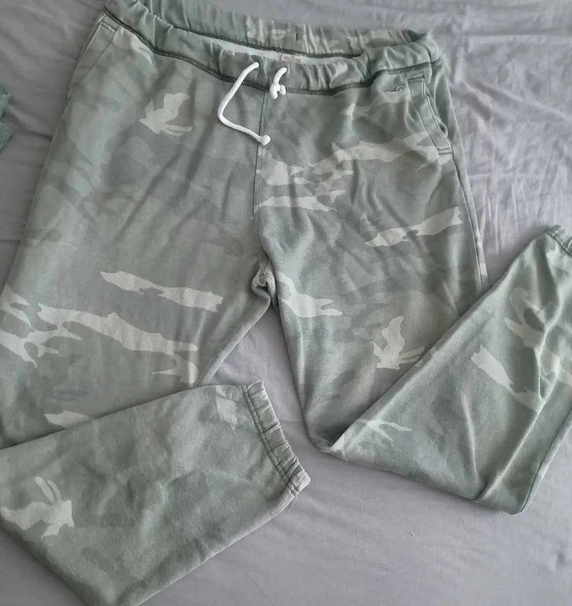 Hollister Polo Shirt & Joggers - Image 4