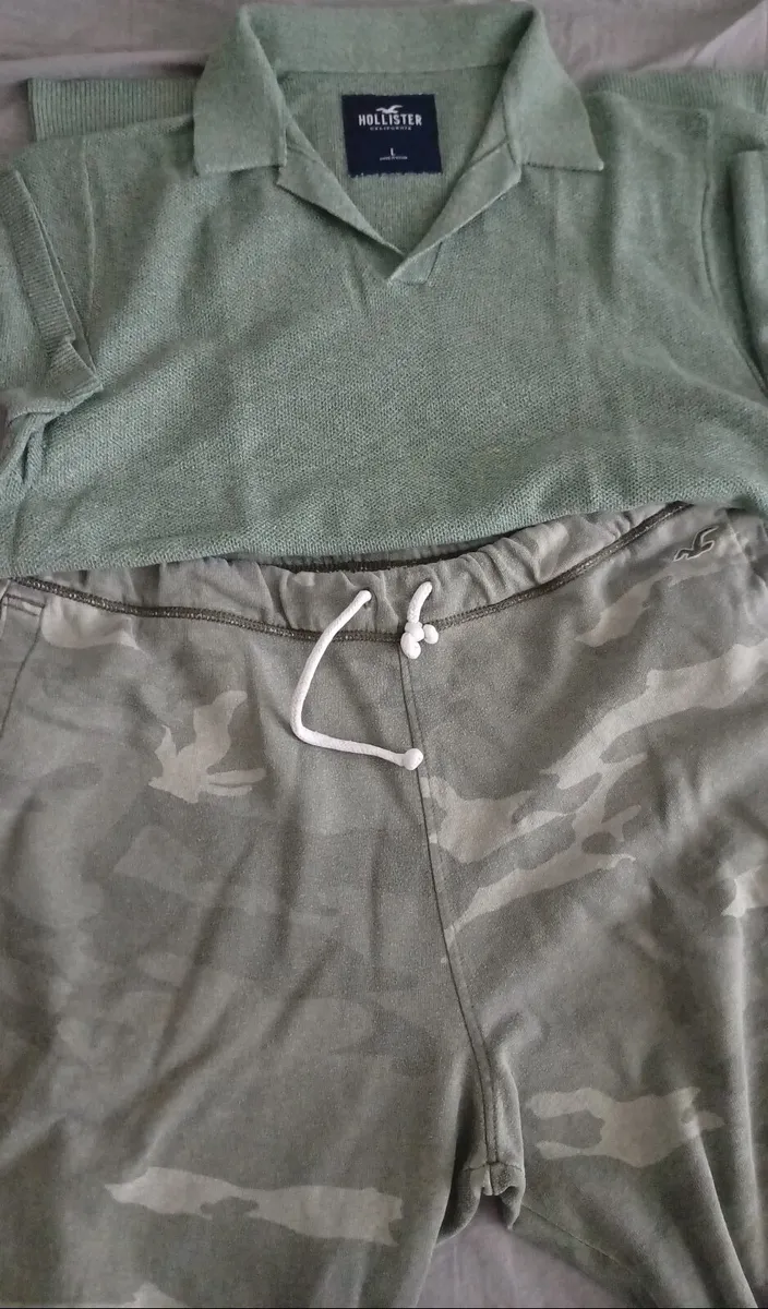 Hollister Polo Shirt & Joggers - Image 1