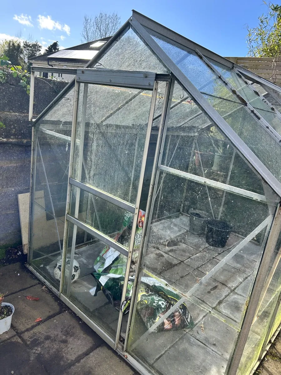 Glass greenhouse - Image 1