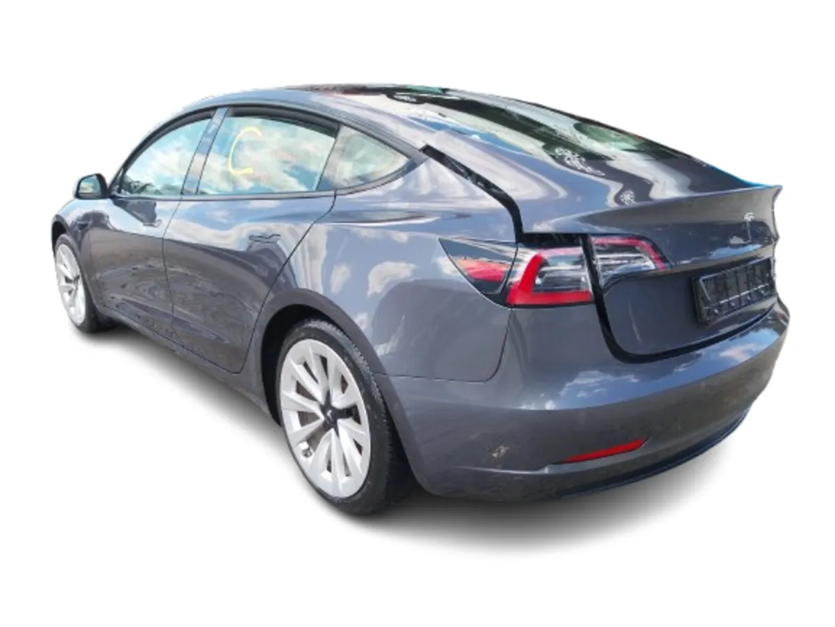 2021 TESLA MODLE 3  For Breaking/Dismantling - Image 4