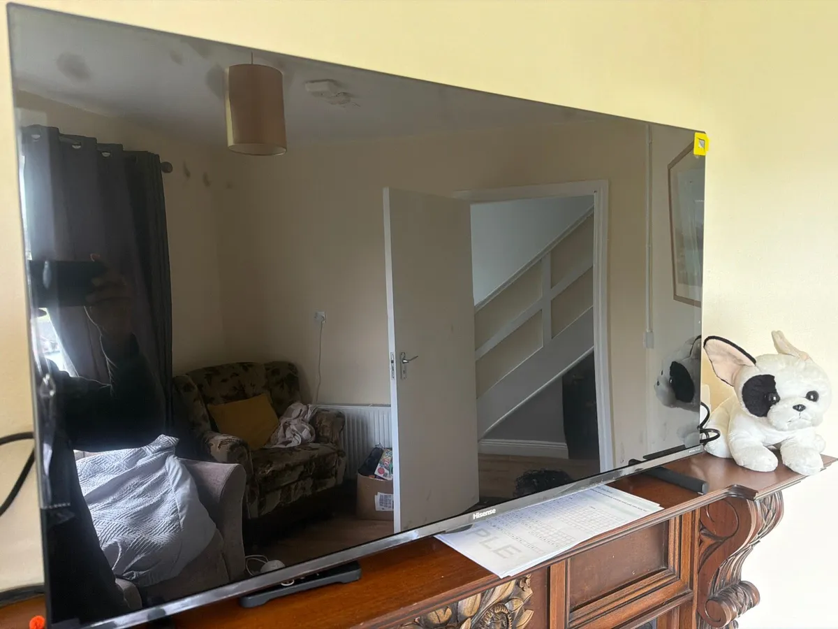 Brand new TV (20 days old) Hisense 40” QLED - Image 3