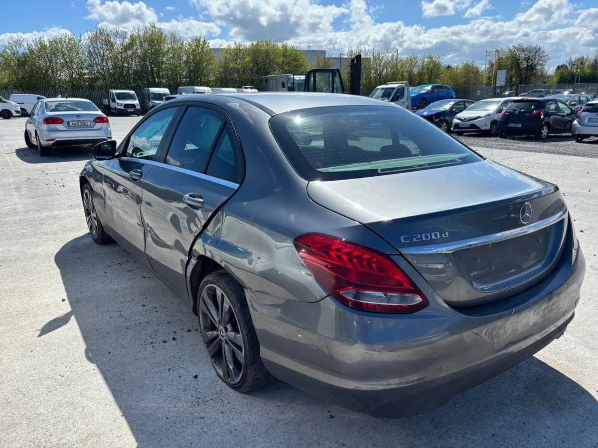 16 Merc C200d Auo 235km Starting - Image 4