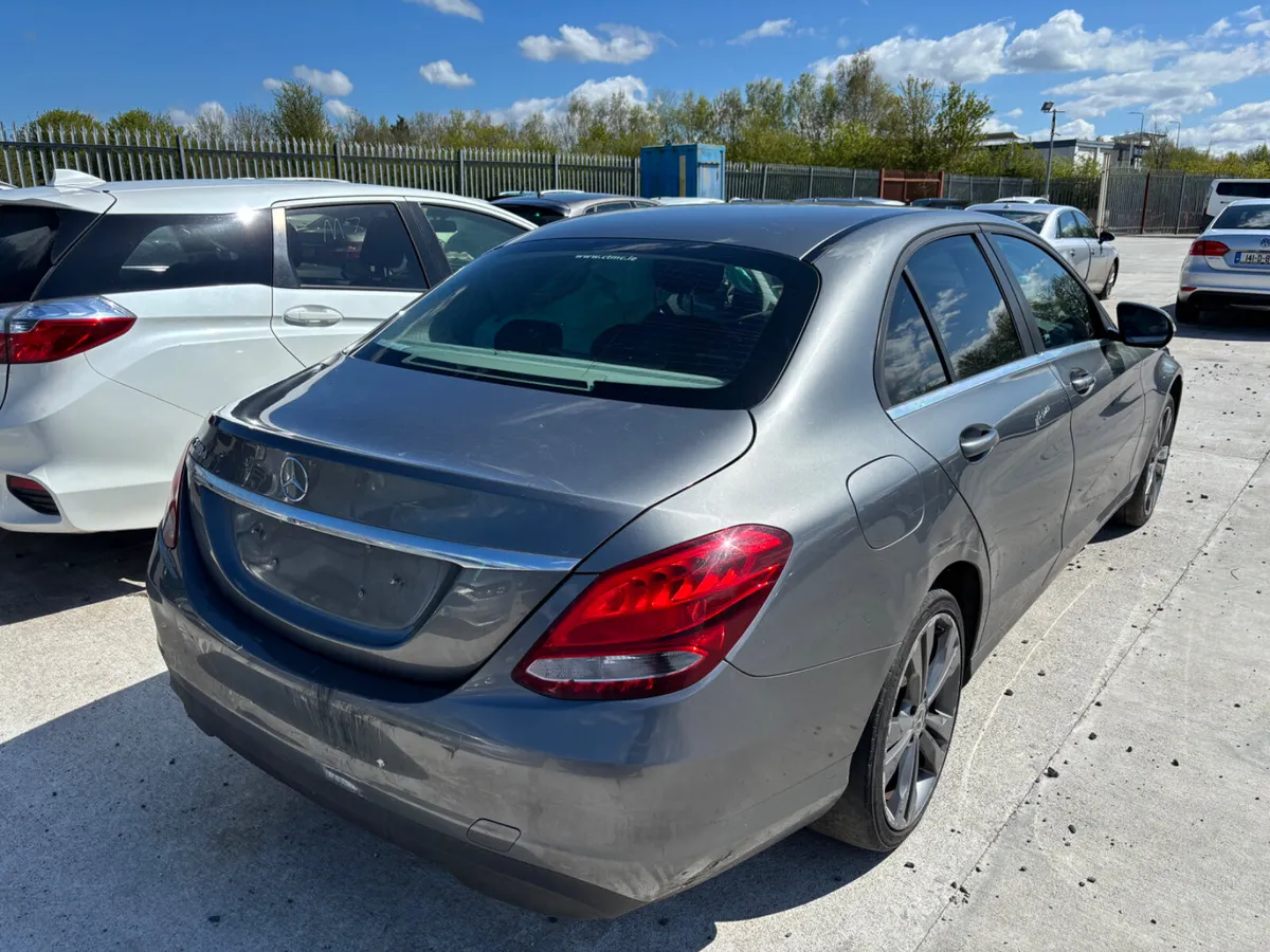 16 Merc C200d Auo 235km Starting - Image 3