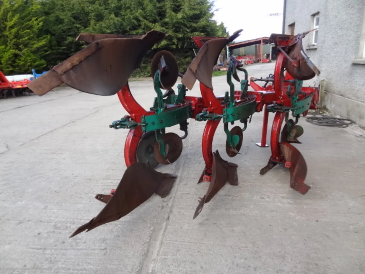 Kverneland 3 Furrow Reversible Plough - Image 2