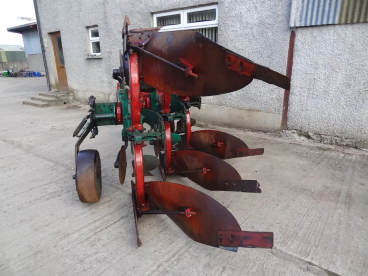 Kverneland 3 Furrow Reversible Plough - Image 3