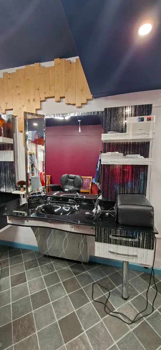 Barbers units. - Image 2