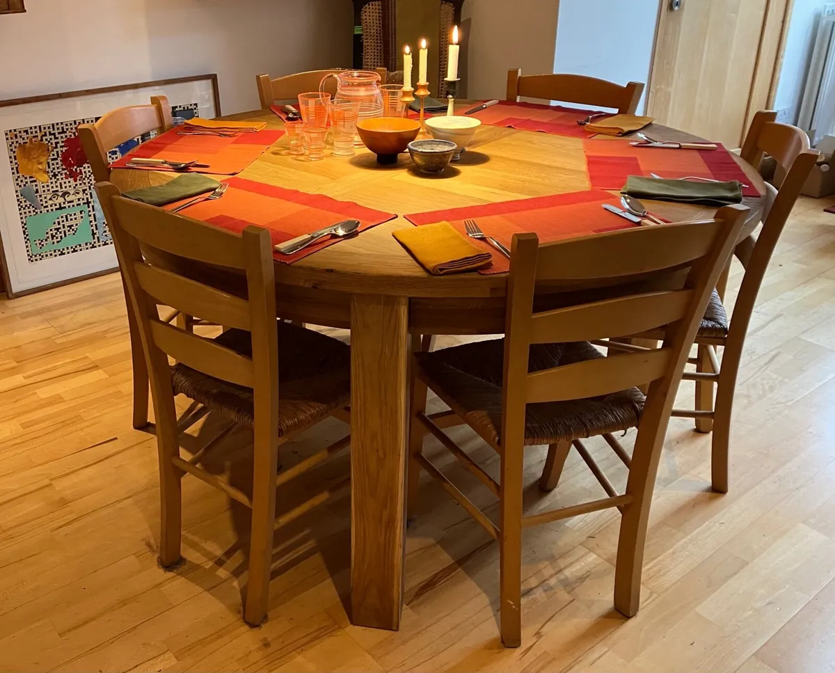 Dining table - Image 1