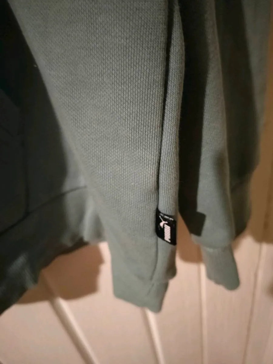 mens Puma Sage green Hoodie. Xxl. Like new.
Length - Image 4