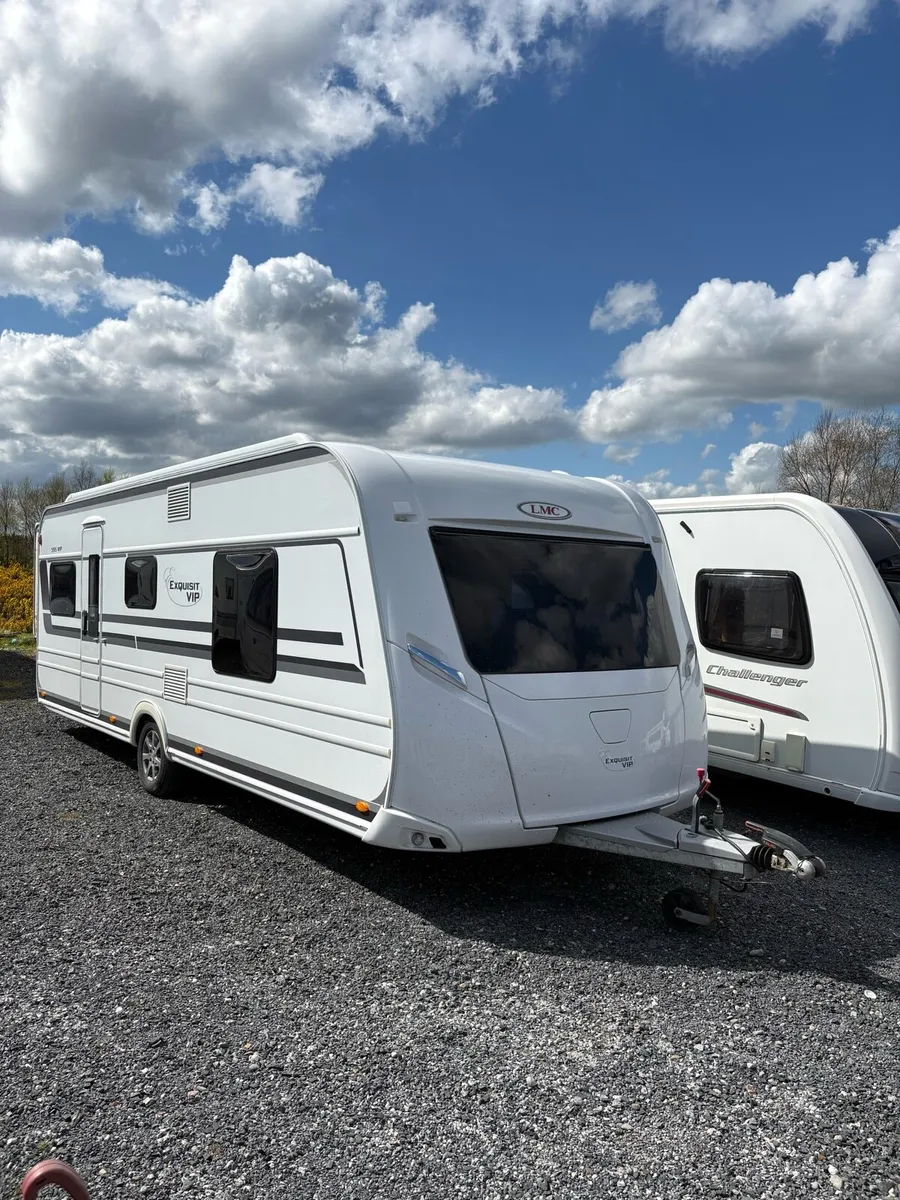 2019 Lmc 595 4 berth fixed island bed caravan - Image 2